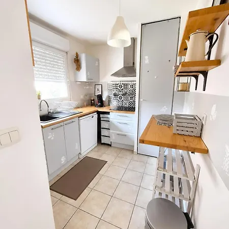 Appartement Les Tournesols, T2 Avec Balcon, Parking, Cité à 8 Min