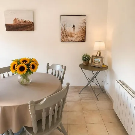 Les Tournesols, T2 Avec Balcon, Parking, Cité à 8 Min Appartement *