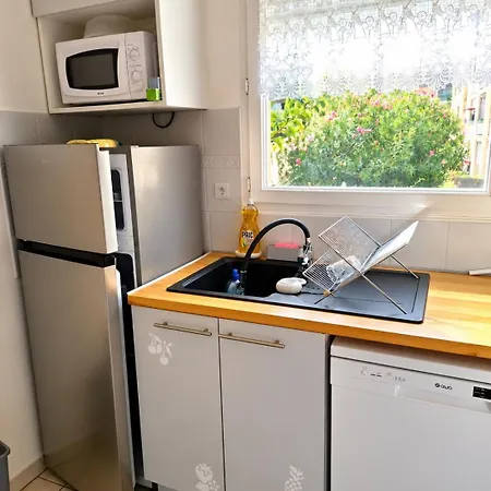 Les Tournesols, T2 Avec Balcon, Parking, Cité à 8 Min Appartement