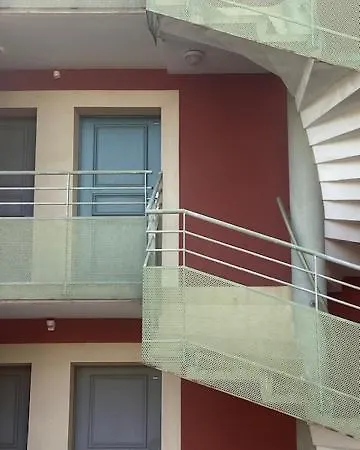 Les Tournesols, T2 Avec Balcon, Parking, Cité à 8 Min Appartement *